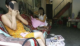 'Nghề' gái bao: Ai bao em, em biếu thân cho