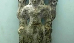 Đào đất trồng chuối phát hiện tượng thần hơn 1.000 tuổi