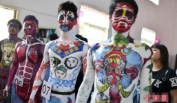 Nam sinh gây sốt với màn thi trình diễn “tranh người” ấn tượng