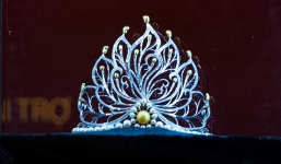 Cận cảnh chiếc vương miện Hoa hậu Việt Nam 2014 trị giá 2,5 tỷ đồng