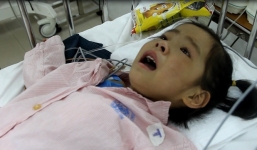 Bé gái 6 tuổi cận kề cái chết vẫn lo bị 'cô giáo đuổi học'