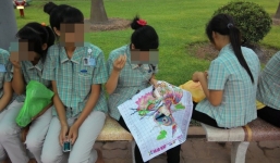 Phận đời buồn của những nữ công nhân mang tiếng... 'ế'