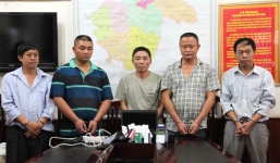 Clip: Nhóm người nước ngoài dùng thẻ giả rút tiền ở Hà Giang