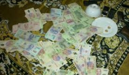 Đang say sưa xóc đĩa, các con bạc bị bắt quả tang tại trận