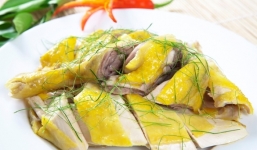 Bí quyết chặt thịt gà luộc đẹp mắt và không bị nát