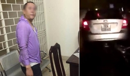 Clip ô tô kéo lê xe máy trên đường Hà Nội