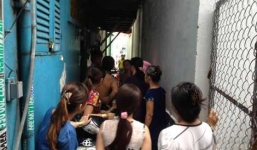 Hàng chục cảnh sát vây bắt kẻ lạ mặt xông vào nhà dân cố thủ