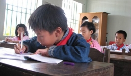 Bỏ chấm điểm cho 7 triệu HS: Cô giáo mệt phờ 