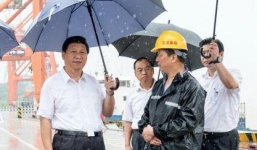 Vì sao bức ảnh Tập Cận Bình xắn quần, cầm ô đoạt giải thưởng báo chí