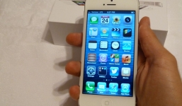 Iphone 5 biến thành Nokia và 2 cục gạch khi gửi qua bưu điện: Mua để tặng bạn gái