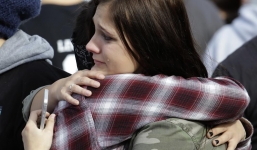 Hiện trường vụ xả súng vào bạn tại trường trung học Mỹ