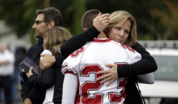 Học sinh trung học Mỹ xả súng vào bạn vì thất tình