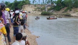 Hai nữ sinh 17 tuổi mất tích dưới sông sau tiệc sinh nhật