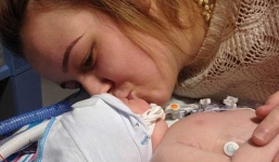 Bé sơ sinh ngừng thở nửa tiếng bỗng nhiên sống lại