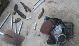 Cưa đầu đạn, ông nội tử vong tại chỗ, 2 cháu bị thương nặng