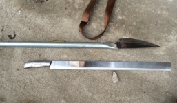 Bị cảnh sát 'hỏi thăm' vì mang dao dài 1m 'dạo phố' Hà Nội