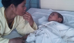 Bé trai 5 tuổi bị 150 con giun làm tắc ruột