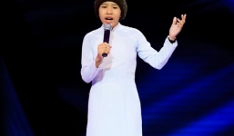 Huyền Trân The voice kid nhận học bổng làm bạn cùng trường Phương Mỹ Chi