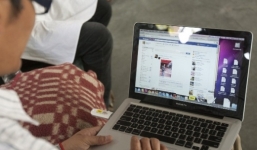 Điều tra hai vụ tung hình khỏa thân lên mạng xã hội