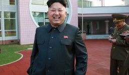Hình ảnh dịu dàng của Kim Jong-un khi tới thăm trại trẻ mồ côi