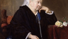 Quần túm của nữ hoàng Victoria được bán với giá hơn 200 triệu đồng