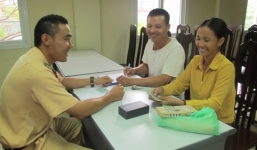 Hà Nội: CSGT trả lại Iphones 5 và gần 20 triệu cho người đánh rơi