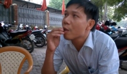 Dị nhân Thanh Hóa nghiện ăn thủy tinh