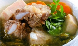 Bí quyết nấu canh giò heo khoai sọ cực ngon