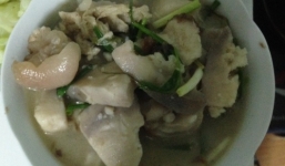 Bí quyết nấu canh giò heo khoai sọ cực ngon