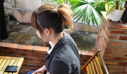 Nữ công nhân bị vợ ông chủ đánh ghen