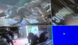 Clip: Băng cướp bịt mặt, đập vỡ tủ kính cướp vàng táo tợn