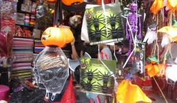 Thị trường Halloween :  Mới lạ, độc đáo và giá rẻ