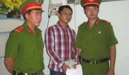 Con nghiện xách búa đại náo khu phố bị phạt 3,7 triệu đồng