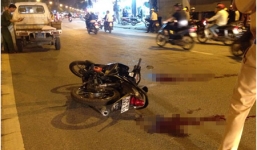 Cô gái nguy kịch sau vụ đâm xe trên đường Cầu Giấy