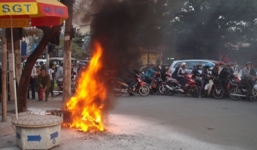 Người đàn ông buồn tự thiêu ở Công viên Tao Đàn