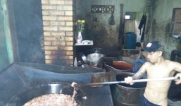 Hãi hùng những hình ảnh chế biển dầu ăn, mỡ bẩn tại Việt Nam