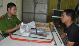 Bắt người đàn ông sản xuất súng đem bán