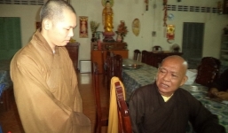 Sư thầy bị đình chỉ vì tung ảnh “nhạy cảm” viết tâm thư sám hối