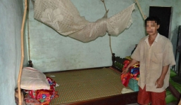 Trớ trêu cảnh say rượu mò vào giường 'trộm tình' vợ bạn