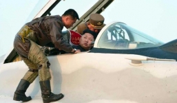 Ông Kim Jong Un lên máy bay chiến đấu chỉ đạo tập trận