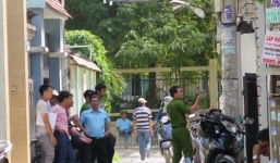 Lấy trộm ô tô, khóa cửa nhốt chủ nhà trong nhà rồi tẩu thoát