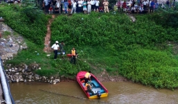 Thai phụ uống rượu say rồi lao xe máy xuống sông tự tử