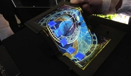 Bất ngờ màn hình cảm ứng có thể gấp làm ba