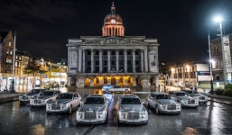 Đại gia chơi sang đến lúc chết với xe tang Rolls-Royce Phantom