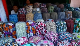 Thu giữ số lượng vải lậu “khủng” tại chợ Ninh Hiệp