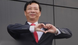 Lãnh đạo Quảng Ninh khum tay hình trái tim chụp ảnh: “Rất phá cách”