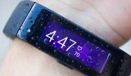 Vòng đeo tay Microsoft Band bị đơ khi dùng dưới trời mưa