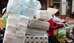 Rùng mình công nghệ sản xuất giấy ăn bẩn