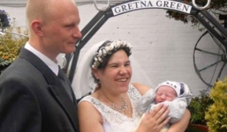 Bà mẹ quá khỏe: Vừa sinh con, vừa làm đám cưới chỉ trong 4 tiếng