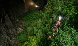 Hang Sơn Đoòng đẹp ma mị trong mắt phóng viên nước ngoài